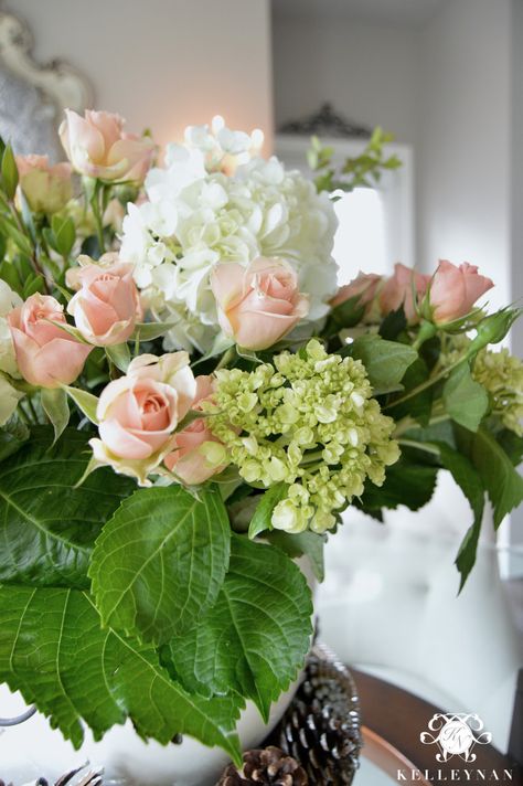 Simple Steps to Create a Grand Flower Arrangement Easy Floral Arrangements, Hydrangea Flower Arrangements, Rose Flower Arrangements, Spring Flower Arrangements, Hydrangea Centerpiece, Hydrangea Arrangements, Peonies And Hydrangeas, Spring Floral Arrangements, Fall Flower Arrangements