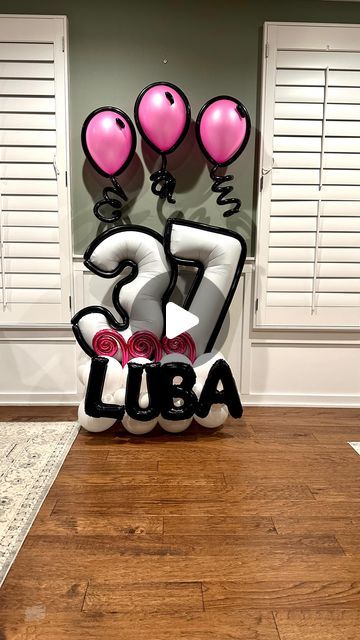 Pop Art Balloon Decor, M&m Balloons, Welcome Home Balloons Ideas, Birthday Event Ideas, Cartoon Balloons, Comic Balloon, Balloon Decorations Diy Tutorials, 3d Balloon, Balloon Bouquet Delivery