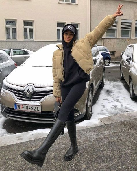 Outfit Stiefel, Baseball Cap Outfit, Cap Outfit, Fashion Influencer, Influencers Fashion, Mode Inspo, Long Boots, Casual Winter Outfits, Outfit Style