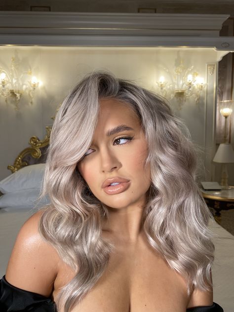 Summer Blonde Hairstyle 25 Ideas 2024 Hair Ideas For Long Hair Color, Silver Blonde Hair Balayage, Silver Blonde Balayage, Blonde Hairstyle Ideas, Wigs For Older Women, Silver Balayage, Blonde Hair Transformations, Blonde Hairstyle, Summer Blonde