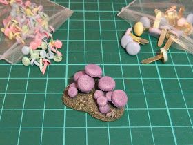 Diy Mushroom, Dnd Diy, Dnd Crafts, Dnd Mini, Dnd Minis, Cheap Hobbies, Scatter Terrain, Warhammer Terrain, D&d Miniatures