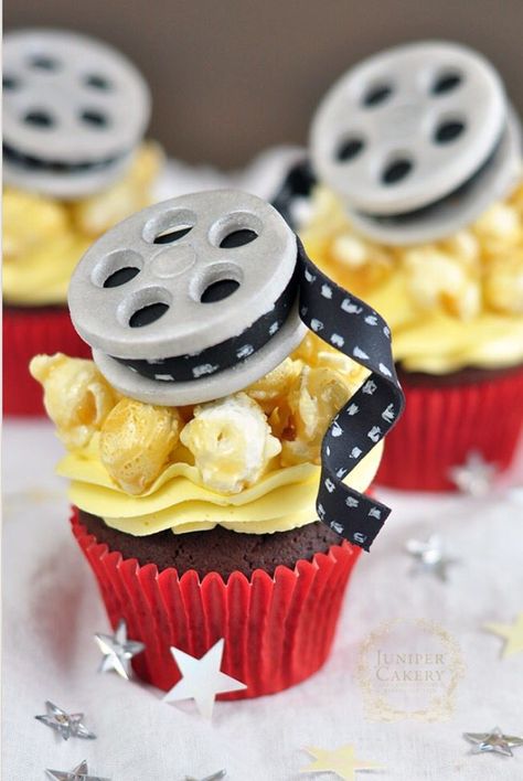 Movie night cupcakes Movie Cupcakes, Teenager Party, Movie Cakes, Cupcake Tutorial, Film Reel, Fondant Toppers, Cute Cupcakes, Themed Cupcakes, Cake Tutorial