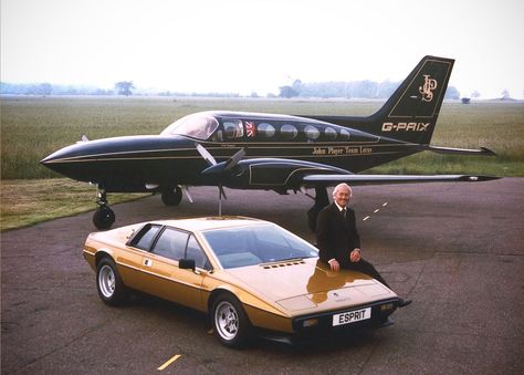 This May Be the Most '70s Car Photo Lotus Auto, Lotus Esprit, Lotus F1, Lotus Elise, Lotus Car, Motor Racing, British Cars, Car Photos, Beautiful Cars