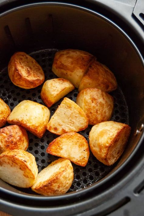 Potatoes Air Fryer, Air Fryer Roast, English Roast, Best Roast Potatoes, Golden Potatoes, Crunchy Potatoes, Roasted Potato Recipes, Air Fryer Oven Recipes, Easy Air Fryer