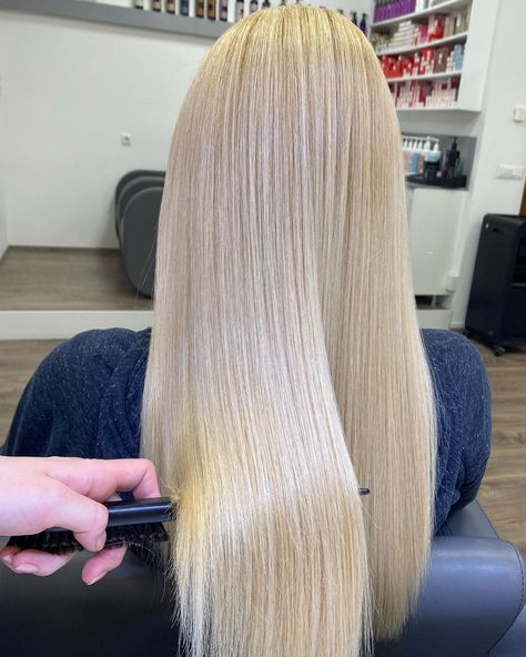 [@]studioharite (via Instagram) created this beautiful blonde look using #IGORAROYALHighlifts shades: 12-2 + 12-11 + #IGORAROYAL 9-65. Explore our high-performing IGORA ROYAL Highlifts portfolio with TrueLift Complex for a more powerful lift and stronger neutralisation and integrated Fibre Bond Technology. #IGORA #BeIGORA #coolblonde #blondehair #schwarzkopfpro #schwarzkopfprofessional Igora Royal Blonde Formulas, Wella Formulas, Igora Hair Color, Blonde Hair Colour, Cool Blonde Hair Colour, Cool Blonde Hair, Schwarzkopf Professional, Cool Blonde, Tape In Hair Extensions