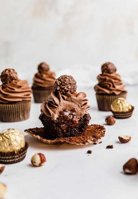 Forero Rocher Cupcakes, Ferrero Rocher Tres Leches, Ferrero Rocher Cupcakes Recipe, Ferraro Rocher Desserts, Ferraro Rocher Cupcakes, Chocolate Hazelnut Cupcakes, Ferro Rocher Cupcakes, Ferrero Cupcakes, Whipped Nutella