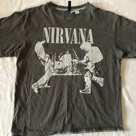 NIRVANA PUNK GRUNGE ROCK T-SHIRT SZ XSMALL H&M MERCHANDISE UNISEX Grunge Tee Shirts, Rock Bands Shirts, Grunge Christmas Wishlist, H&m Shirt, Musician Merch Ideas, Aesthetic Grunge Shirts, Cute Shirts Aesthetic Trendy, 80s Grunge Clothes, Nirvana Grunge Outfit