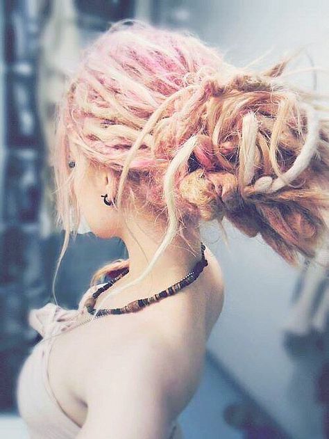 Pink Dreads, Dreadlocks Girl, Blonde Dreads, Dreads Girl, Beautiful Dreadlocks, Dreads Styles, Synthetic Dreads, Dread Hairstyles, Dreadlock Hairstyles