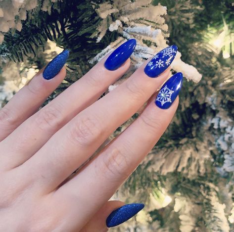 Winter Nails Royal Blue, Dark Blue Christmas Nails Winter, Royal Blue Snowflake Nails, Royal Blue Nails Winter, Royal Blue Winter Nails, Christmas Nails Acrylic Blue, Royal Blue Christmas Nails, Blue Xmas Nails, Blue Nail Trends