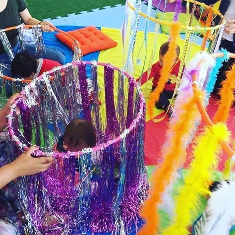 Sensory Carnival Activities, Sensory Area Preschool, Sensory Hula Hoop, Sensory Tent, Baby Zintuiglijk, Sensory Play Ideas, Infant Classroom, Baby Sensory Play, Sensory Rooms