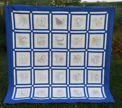 Quilt With Embroidered Blocks, Embroidered Quilt Blocks, Circle Quilts, Embroidered Quilts, Antique Quilt, Quilt Designs, Quilt Block Patterns, Vintage Embroidery, The Circle