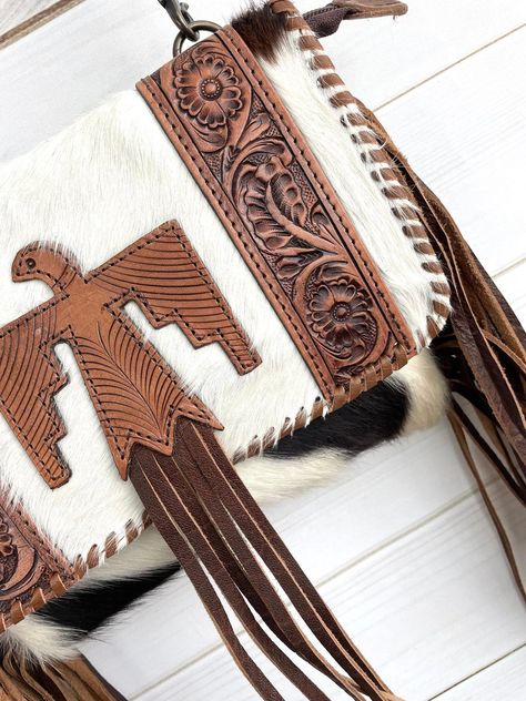 Western Bags Purses, Western Bag, Cowgirl Accessories, Cowgirl Bling, Looks Country, Western Purses, Tooled Leather Purse, Cowboy Outfits, Boho Bags