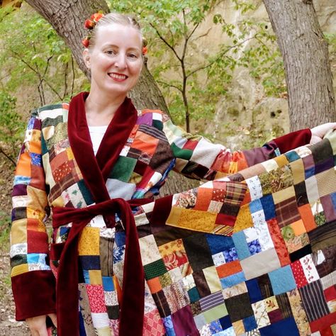 Bilbo's Housecoat - Patchwork Pattern Pieces - Shannon Makes's Ko-fi Shop - Ko-fi ❤️ Where creators get support from fans through donations, memberships, shop sales and more! The original 'Buy Me a Coffee' Page. Patchwork Squares, Tips And Trick, Jean Quilt, Quilted Clothes, Bilbo Baggins, Color Block Cardigan, Small Sewing Projects, Quilt Jacket, Pattern Pieces