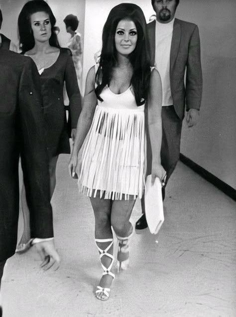 Priscilla Presley White Fringe, Precillia Presley Outfits, Elvis And Presilla Costume, Priscilla Presley 60s Makeup, Priscilla Presley Iconic Outfits, Percilla Presley Aesthetic, Presilla Presley Makeup, Priscilla Presley Outfits Halloween, Pricissla Presley