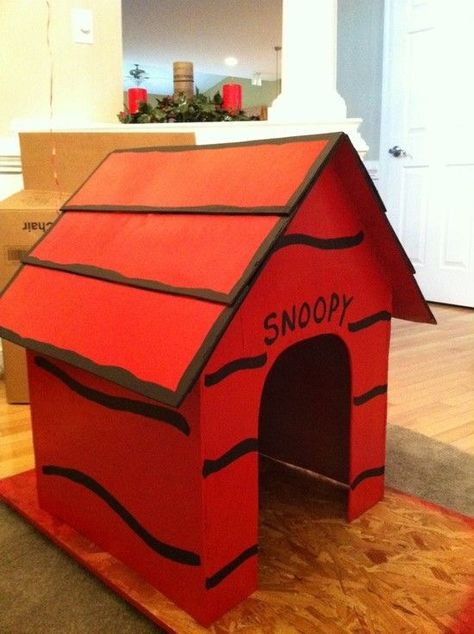 a wooden snoopy dog house fort for sammy in the backyard Peanuts Birthday Party, Snoopy Birthday Party, Charlie Brown Party, Christmas Parade Floats, Peanuts Party, Snoopy Dog House, Peanuts Birthday, Parade Ideas, Snoopy Party