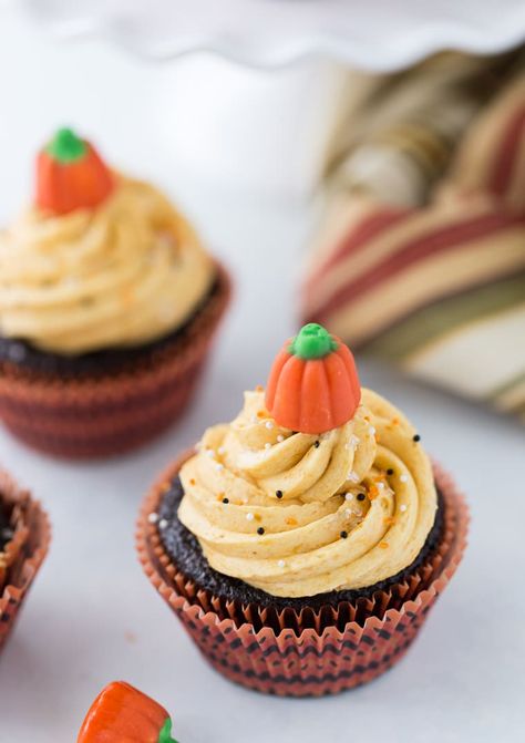 Chocolate Pumpkin Cupcakes - A Classic Twist Chocolate Pumpkin Cupcakes, Pumpkin Pie Cupcakes, Chocolate Pumpkin, Pumpkin Pie Filling, Pumpkin Cupcakes, Desserts To Make, Pumpkin Chocolate, Decadent Chocolate, Halloween Recipes