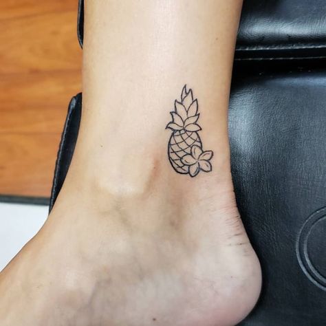 Hawaiian Tattoos For Women, Hawaii Tattoo Ideas, Hawaiian Tattoo Meanings, Pinapple Tattoos, Hawaii Tattoo, Hawaiian Flower Tattoos, Tropical Tattoo, Hawaii Tattoos, Le Tattoo