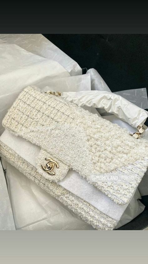 Chanel White Bag, Channel Handbags, White Designer Bag, White Chanel Bag, Luxury Bags Collection, Girly Bags, Gold Bag, Luxury Purses, Fancy Bags