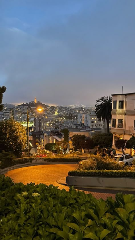 California Neighborhood Aesthetic, Fall In San Francisco, San Fran Aesthetic, Living In La Aesthetic, San Francisco Aesthetic Wallpaper, Aesthetic Street Pics, Sf Aesthetic, Lombard Street San Francisco, San Francisco Living