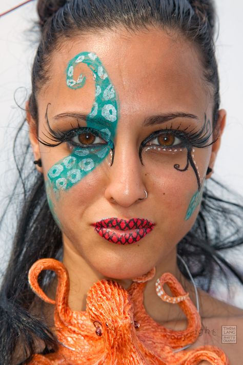 Sea Makeup Octopus Face Paint, Octopus Makeup, Under The Sea Makeup, Mermaid Costume Makeup, Faces Painting, Pirate Hair, Sea Costume, Mermaid Costumes, Trendy Music