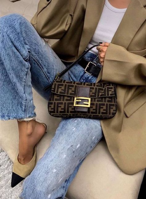 Mode Inspo, 가을 패션, Mode Vintage, Outfit Casual, Fendi Bags, Look Fashion, Autumn Winter Fashion, Chic Outfits, Business Casual