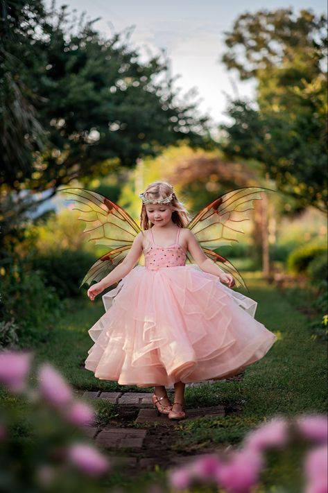 Fairy princess in a secreg garden, princess dress Kids Fairy Dress, Fairy Photoshoot Kids, Fairy Dress Kids, Kids Fairy Costume, Princess Photoshoot Ideas, Fairy Photo Shoot, Diy Princess Costume, Garden Princess, Xare