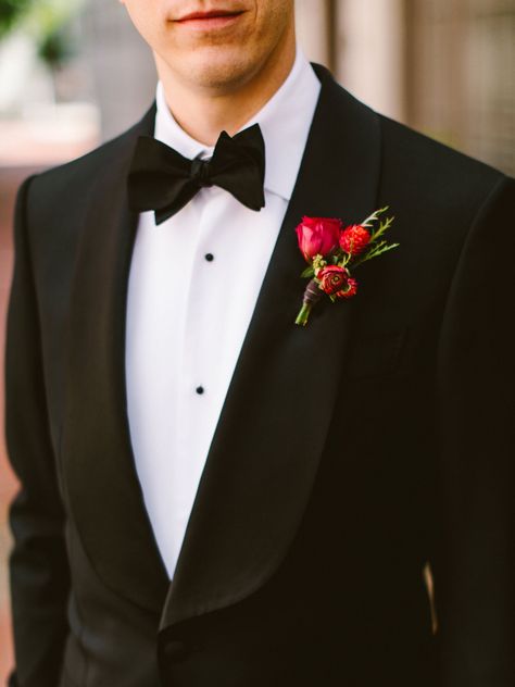 Red Boutineer Ideas, Groom Boutineer Ideas, Hoco Boutonniere, Red Boutonniere Wedding, Red Boutonniere Prom, Red Wedding Boutonniere, Red Rose Boutineer, Red White Boutonniere, Boutinere Ideas Groomsmen