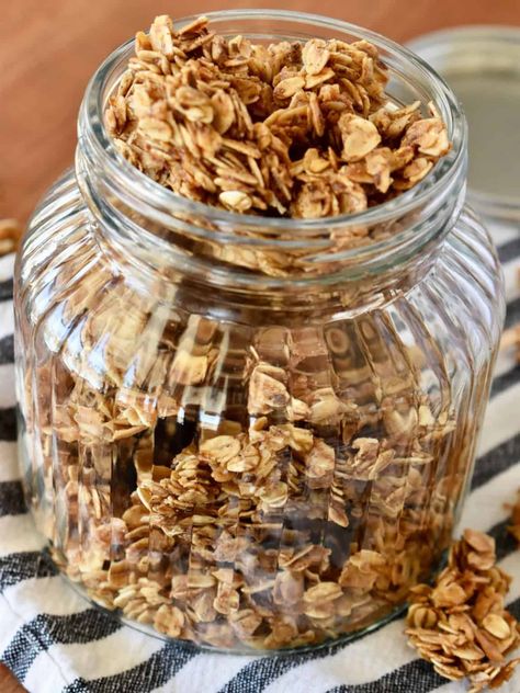 Homemade Granola Cereal, Home Made Granola, Nut Free Granola, Homemade Cereal, Granola Parfait, Dash Diet Recipes, Granola Recipe Homemade, Crunchy Granola, Granola Cereal