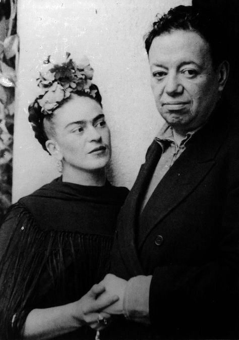 Frida Kahlo and Diego Rivera by Tina Modotti فريدا كاهلو, Frida Kahlo Diego Rivera, Freida Kahlo, Diego Rivera Frida Kahlo, Nickolas Muray, Tina Modotti, Frida And Diego, Frida Art, Frida Kahlo Art