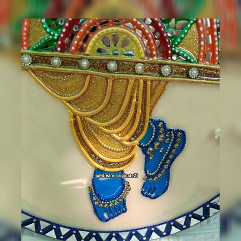 Shri Krishna Feet Lippan Art ❤️ . (Lippan Art, Shri Krishna Feet, paper mache, flute, beads, stones, MDF board) Krishna Flute Lippan Art, Krishna Flute, Lippan Art, Shri Krishna, Mdf Board, Paper Mache, Krishna, Beads, Stone