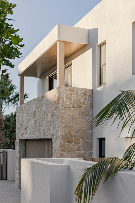 Modern Mediterranean Home, White Exterior Houses, Sandstone Wall, Casa Exterior, Modern Beach House, Mediterranean Home, Luxury Homes Dream Houses, Dream House Exterior, Villa Design