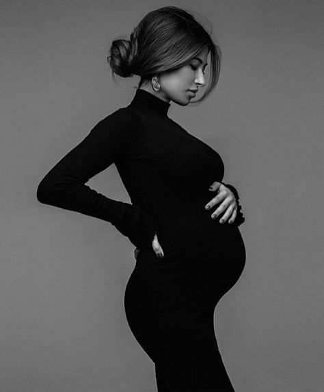 Vom Avea Un Copil, Studio Maternity Shoot, Baby Bump Photoshoot, Maternity Studio Photoshoot, Maternity Photography Studio, Maternity Photography Poses Pregnancy Pics, Couple Pregnancy Photoshoot, Maternity Photoshoot Outfits, Baby Bump Photos