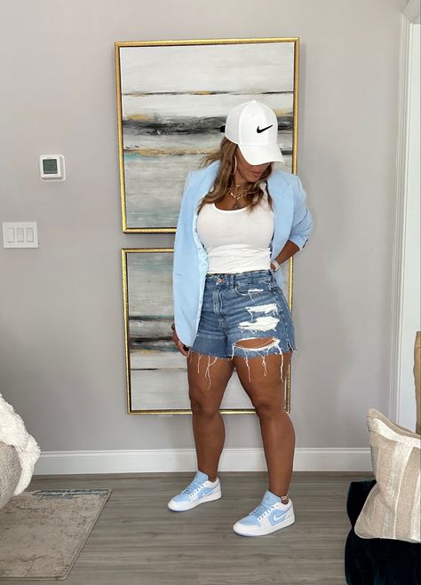 Sneakers And Blazer Outfits, Summer Park Outfit Casual, Jean Shorts Hoodie Outfit, Women Outfits With Sneakers, Oversized Ripped Denim Jacket For Spring, Ripped Oversized Denim Jacket For Spring, Denim And Sneakers Outfit, Spring Washed Blue Jean Shorts For Streetwear, Blazer And Tennis Shoes Outfit