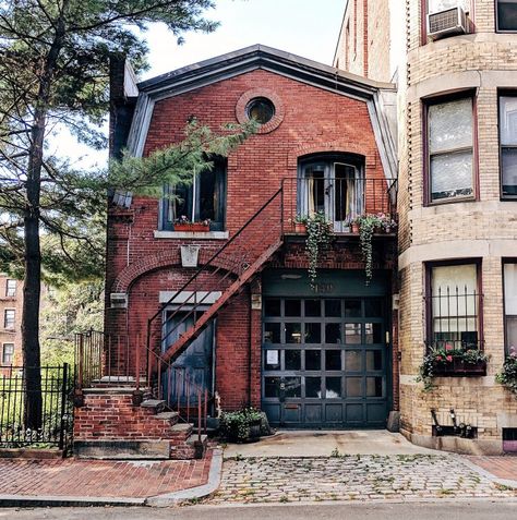 Famous Houses, Cute House, Carriage House, Sims House, In Boston, Amazing Architecture, Victorian Homes, My Dream Home, Future House