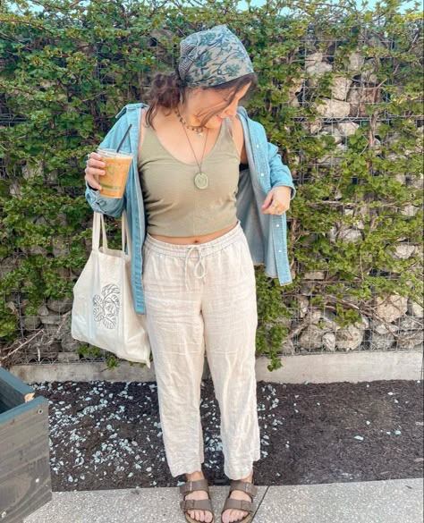 Carefree Aesthetic Outfits, Girly Granola Outfits, Granola Boho Aesthetic, Hygge Outfit Summer, Comfy Granola Outfits Summer, Hippie Granola Outfits Summer, Coastal Hippie Outfits, Hippie Mom Aesthetic, Gronola Girl Outfits Summer