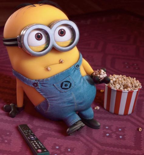 Minion Eating Popcorn Minion Humour, Lachen Macht Happy, 3 Minions, Minion Mayhem, Despicable Minions, Minion 2, Yellow Guy, Minion Pictures, Minions Love