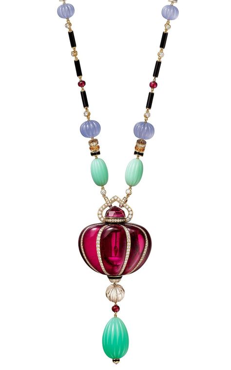 Cartier yellow gold, carved rubellite, chalcedony, chrysoprase, morganite, orange garnet, onyx and diamond Laterna necklace Blue Diamonds, Long Pearl Necklaces, Diamonds Jewelry, Egyptian Jewelry, Pearl Jewelry Necklace, Fabulous Jewelry, Gorgeous Necklaces, High Jewelry, Morganite