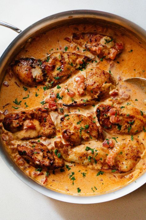 Creamy Tuscan Chicken Recipe, Marry Me Chicken Recipe, Tuscan Garlic Chicken, Chicken Crockpot Recipes Easy, Marry Me Chicken, Parmesan Sauce, Tuscan Chicken, Crockpot Recipes Slow Cooker, Chicken Dishes Recipes