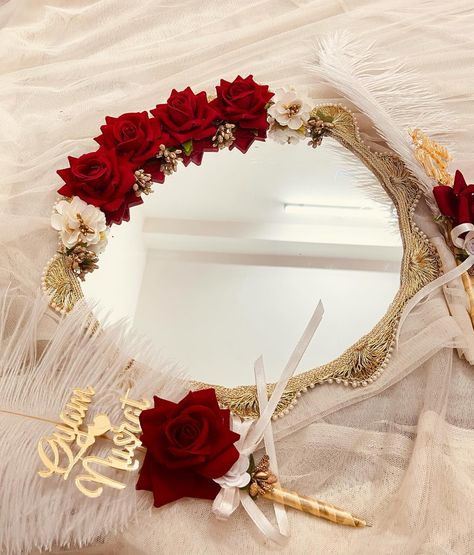 Set of Nikah mirror and pen ✨ #nikahmirror #nikahpen #nikahessentials #weddinginspiration #weddingideas Nikah Mirror Decoration, Nikah Plate Decor, Nikah Mirror Plate, Mirror Set Up Ideas, Nikah Pen Diy, Nikah Decoration Ideas, Wedding Mirror Ideas, Nikah Pen Decoration Ideas, Small Wedding Decor Ideas