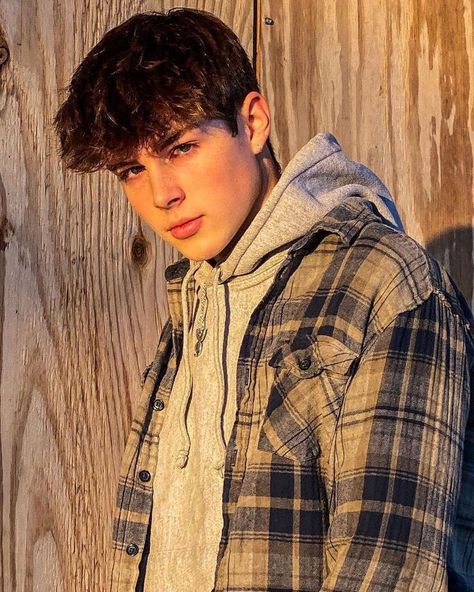 Hero Fiennes Tiffin Hot, Messy Hair Boy, Teen Haircuts, Jackson Dean, Mens Facial, Boys Haircut, Cute Guy Pics, Boys Hair, Boy Hair