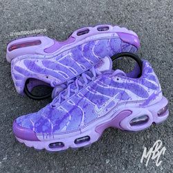 Jordans Air Force, Nike Tn Shoes, Guerriero Samurai, Jordans Air, Dunk Lows, Nike Shoes Women Fashion, Paint Splats, Purple Dye, Trendy Shoes Sneakers