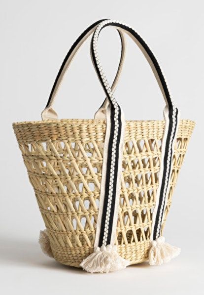 The Woven Bag Trend That'll Replace Basket Styles This Summer Straw Bucket Bag, Strap Sandals Flat, Scalloped Dress, Straw Bags, Bag Trends, Basket Bag, Spring Looks, Woven Bag, Fashion Story