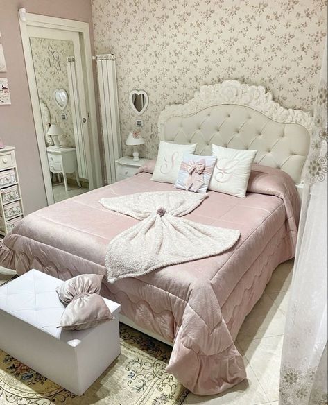 Beds Ideas, Stylish Bedroom Decor, Girly Room, Pretty Bedroom, Classic Bedroom, Cute Bedroom Decor, Pretty Room, Bedroom Decor Ideas, Dreamy Room