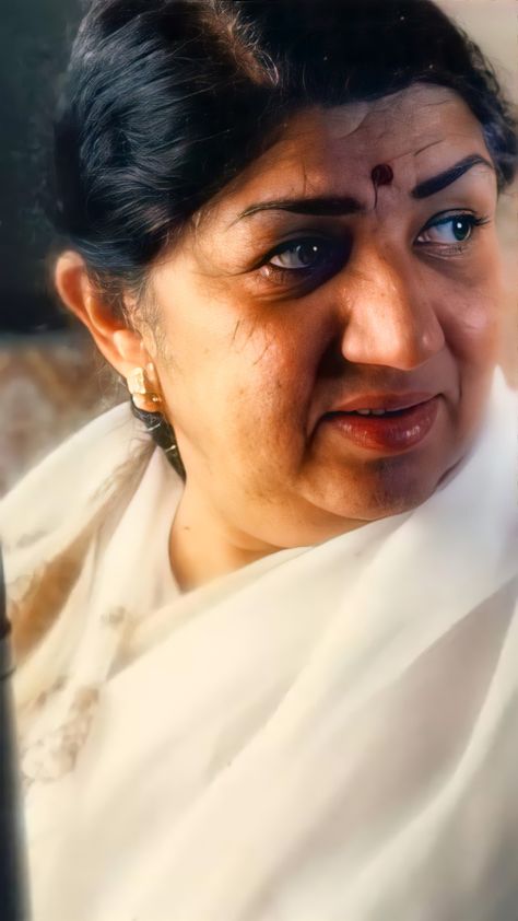 Lata Mangeshkar Images Hd, Lata Mangeshkar Images, 1000 Faces, Jassi Gill, Old Film Stars, Indian Flag Wallpaper, Black Woman Artwork, Keerthy Suresh, Ganesh Chaturthi Images