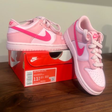 Nike Dunk Low Triple Pink In An 11.5c Never Worn New In Box Jordan And Nike Shoes, Triple Pink Dunks Outfits, Triple Pink Dunks, Nike Dunk Low Triple Pink, Nike Rosa, Jordan 4 Shoes, Pink Dunks