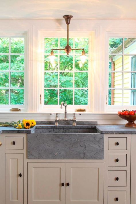 15 Beautiful Kitchens with Soapstone Countertops - Nikki's Plate Soapstone Sinks, Soapstone Countertops Kitchen, Best Farmhouse Sinks, Cost Of Countertops, Soapstone Kitchen, Over Kitchen Sink, Soapstone Counters, Soapstone Countertops, Kabinet Dapur