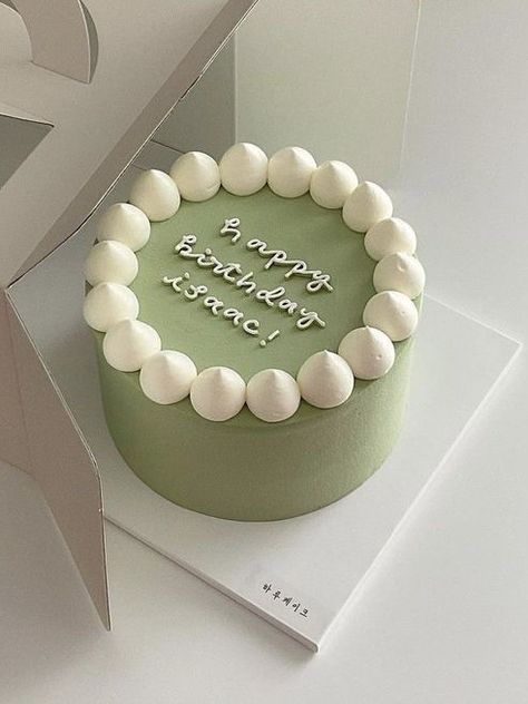 Sage Green Cookies Birthday, Simple Small Cake Designs, Green Cake Ideas Simple, Green Cake Design Simple, Simple Aesthetic Cakes, Sage Birthday Cake, Half Kg Cake Design, Green Cake Aesthetic, Micro Cake