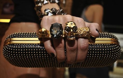 ALEXANDER MCQUEEN knuckle clutch Alexander Mcqueen Clutch, Knuckle Duster, Stud Muffin, Biker Rings, Skull Ring, Mode Vintage, Clutches, Alexander Mcqueen, We Heart It