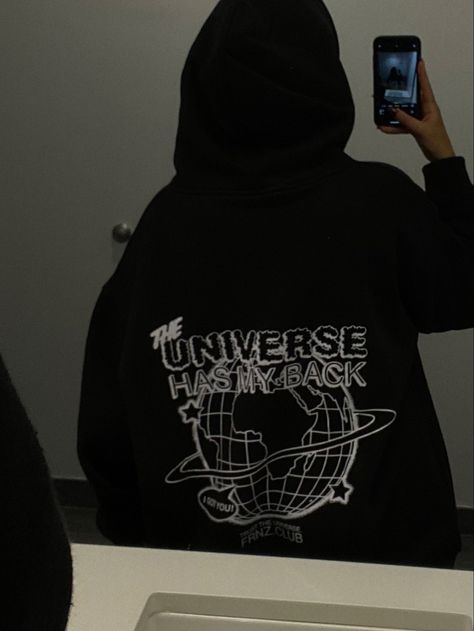 Oversized Hoodie Photoshoot, Foto Cewek Aesthetic Hoodie, Oversized Black Hoodie Outfit, Hoodie Aesthetic Girl, Hoodie Girl Aesthetic, Girl Hoodie Aesthetic, Oversized Hoodie Outfit Aesthetic, Black Hoodie Aesthetic, Universe Has My Back