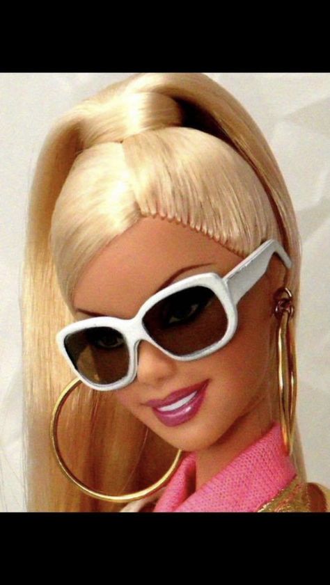 ⚫️ Barbie With Sunglasses, Barbie With Glasses, Reaction Pics, Barbie Doll, Beautiful Dolls, Reaction Pictures, Cat Eye Sunglasses, Barbie Dolls, Poppies